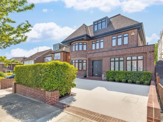 House for sale in Temple Fortune, Greater London