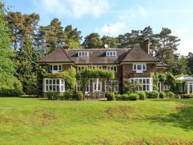 House for sale in Ascot