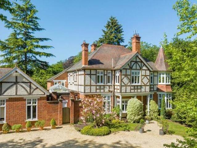 House for sale in Ascot