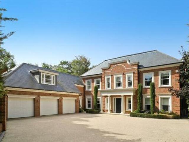 House for sale in Ascot