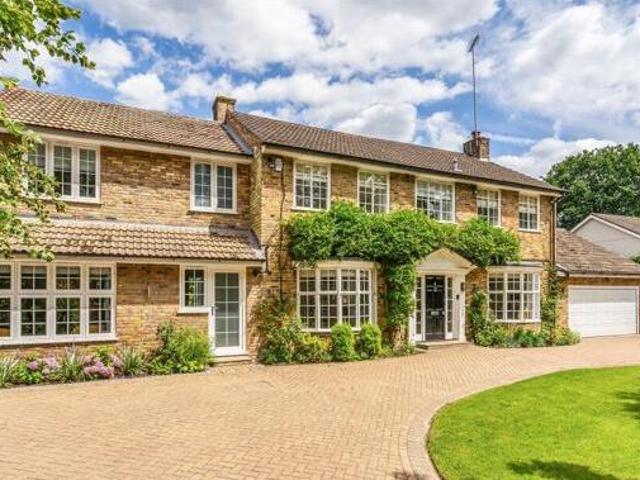 House for sale in Heol-las, Surrey