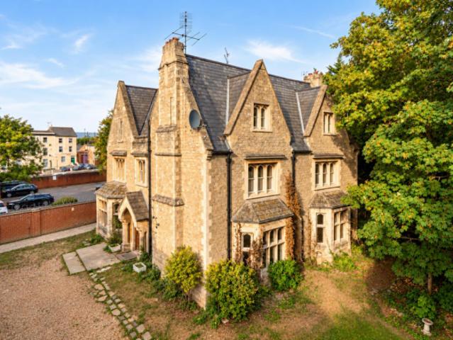 Farm for sale in Oxford, Oxfordshire