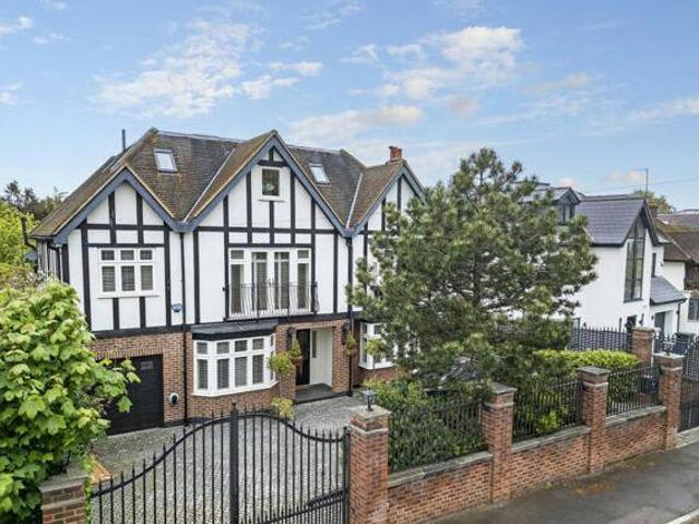 House for sale in Chigwell, Epping Forest