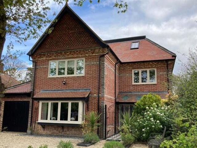 House for sale in Crowthorne
