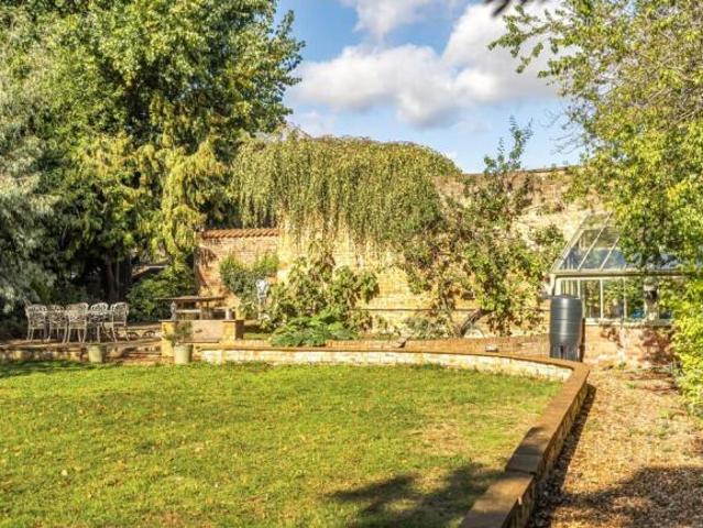 Farm for sale in Northampton, West Northamptonshire