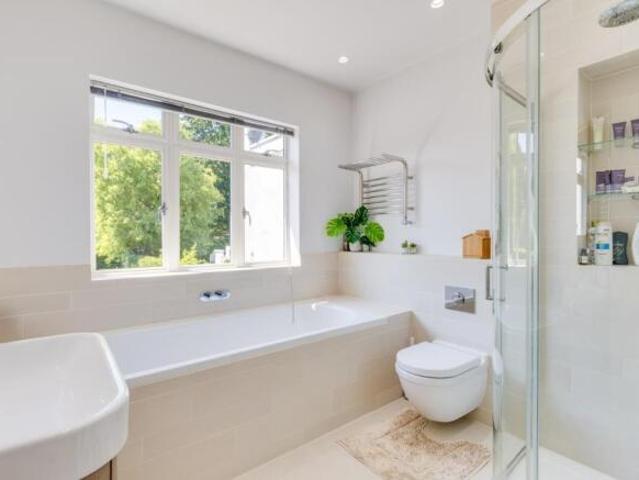 Farm for sale in Finchley, Greater London