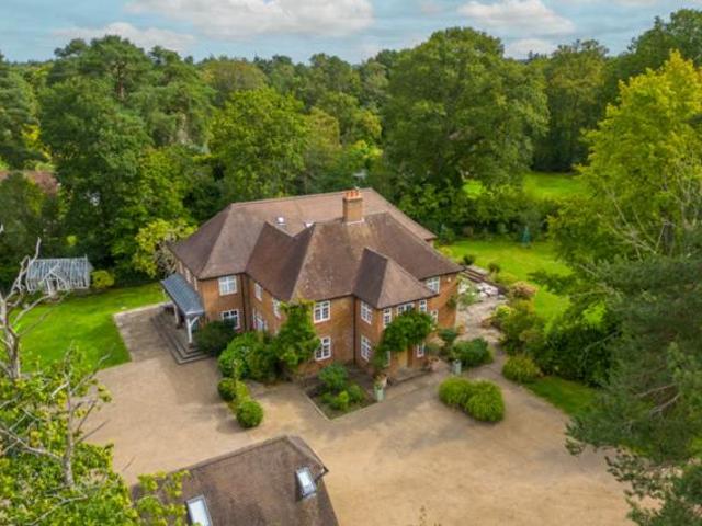 House for sale in Farnham, Waverley