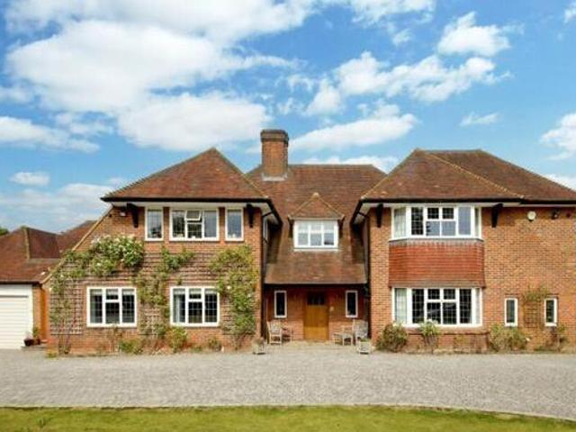 House for sale in Gerrards Cross, Tatling End