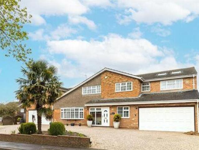 House for sale in Hatching Green, Five Acres