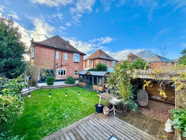 Farm for sale in Queens Park, Bournemouth