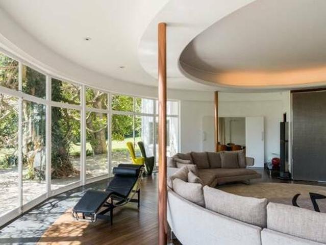House for rent in Surrey