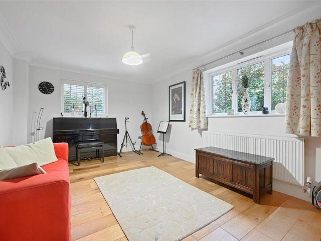 House for rent in Heronsgate, Batchworth