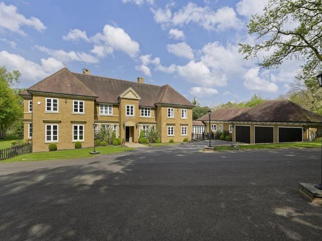 House for rent in Ottershaw, Runnymede