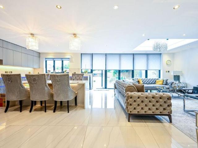 House for rent in Royal Borough of Kingston upon Thames, Greater London