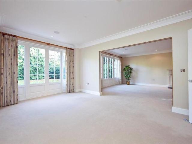 House for rent in Stoke D'Abernon, Blackhills