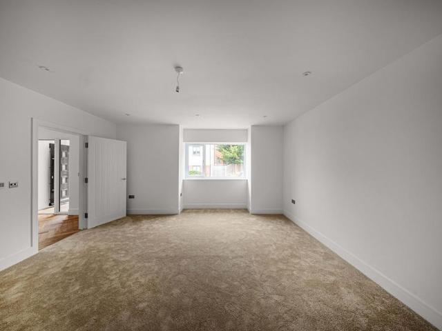 House for rent in Longlands, Greater London