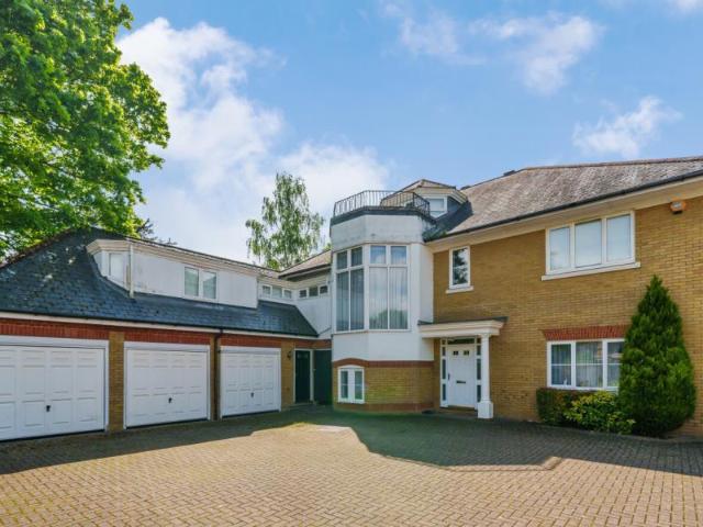 House for rent in Row Town, Surrey
