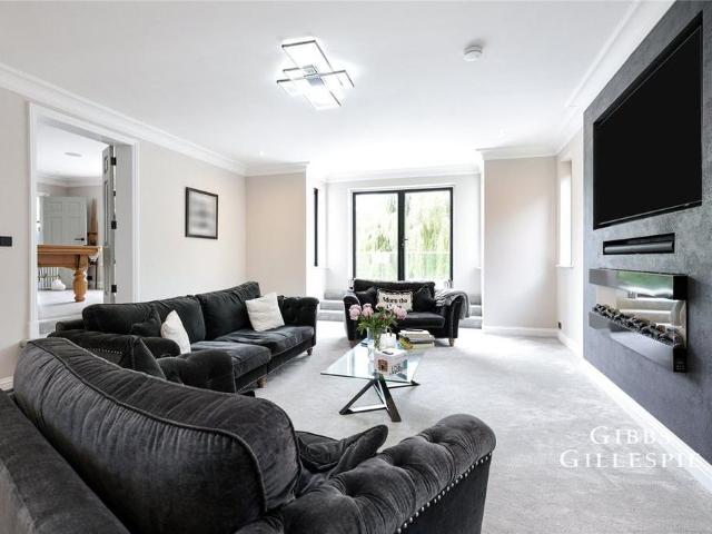 House for rent in Gerrards Cross, Tatling End
