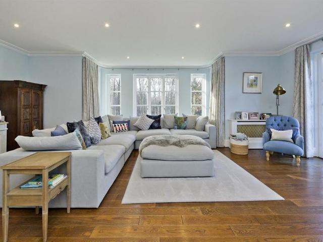 House for rent in Ottershaw, Runnymede