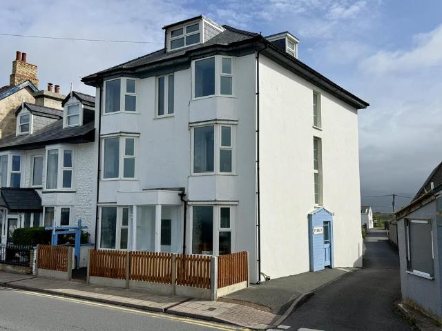 House for sale in Dol-y-bont, Wales