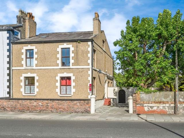 Terraced House for sale in Crosby