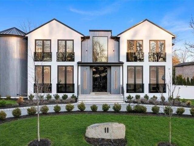 House for sale in Englewood Cliffs, New Jersey