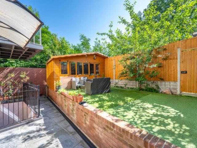 Flat for rent in Cat Hill