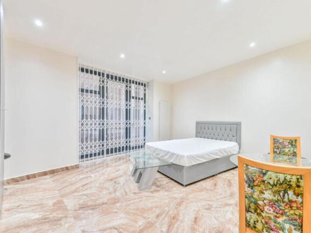 Flat for rent in Cat Hill