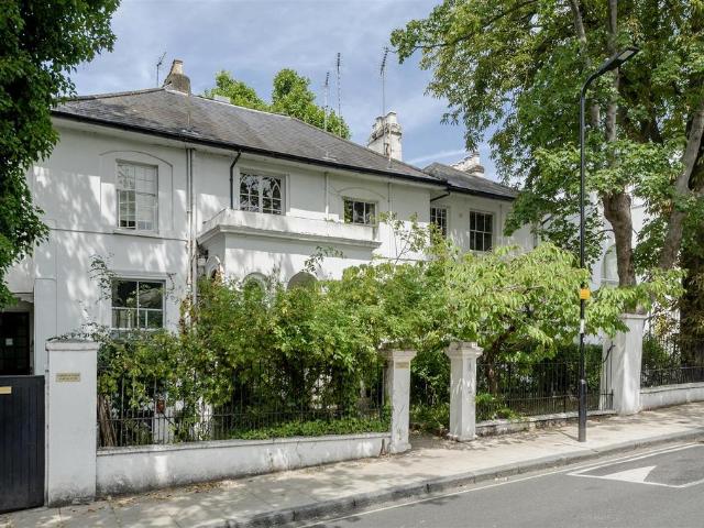 Flat for sale in Maida Vale, Greater London