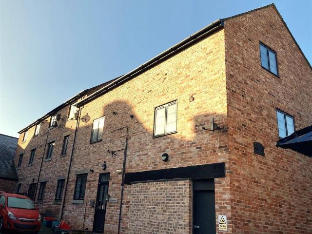 Flat for sale in Welshpool, Wales