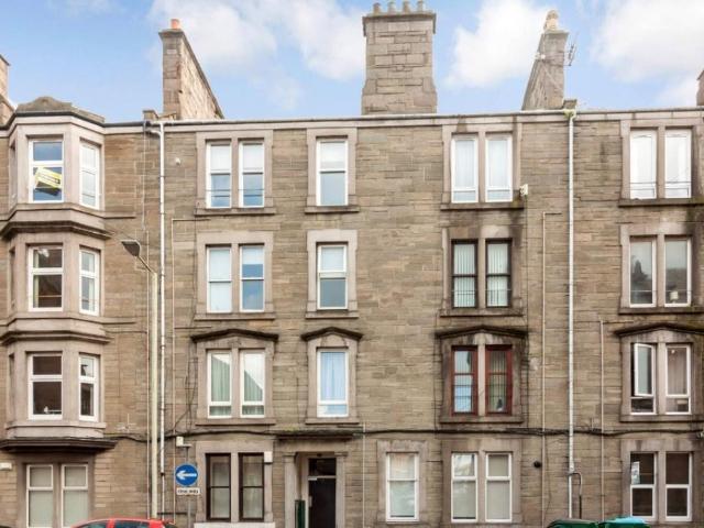 Flat for sale in West End, Scotland