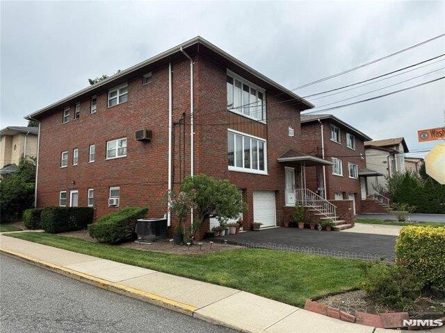 House for sale in Fort Lee, New Jersey