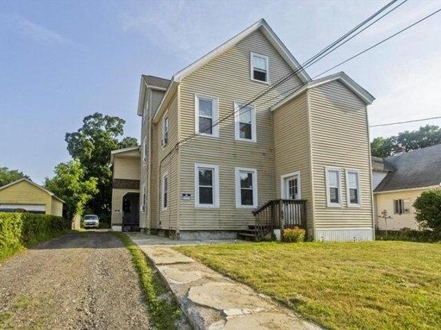 House for sale in Oakdale, Holyoke