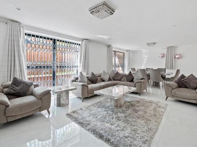 House for rent in Camden Town, Brondesbury
