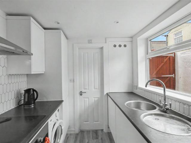 Apartment for rent in Southtown, Stokesby