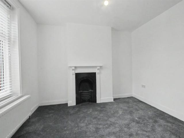Apartment for rent in Southtown, Stokesby