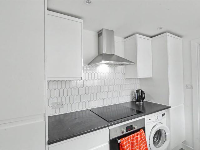 Apartment for rent in Southtown, Stokesby