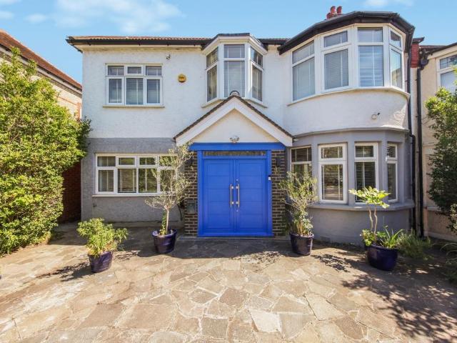 House for sale in Winchmore Hill, Palmers Green