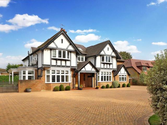 House for sale in Gerrards Cross, Tatling End