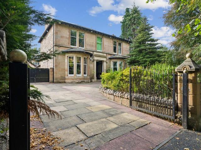 House for sale in Dumbreck, Scotland