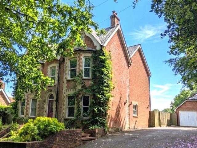 House for sale in Horsham, West Sussex