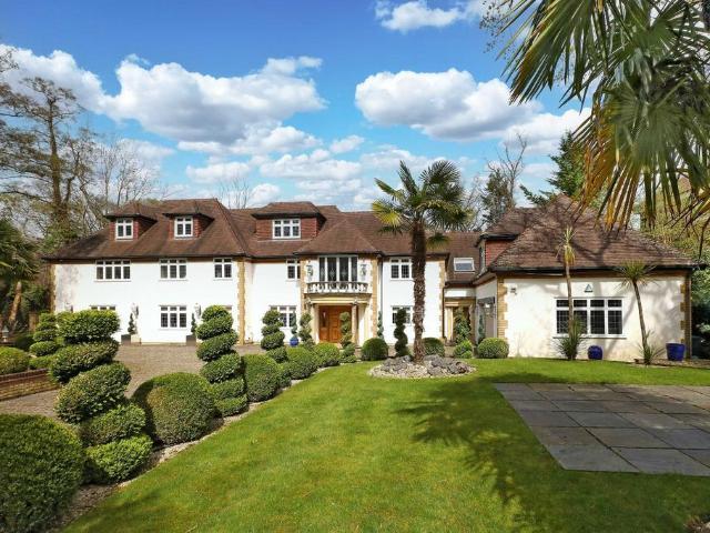 House for sale in Gerrards Cross, Tatling End
