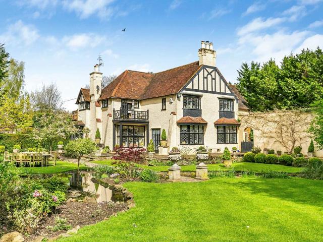 House for sale in Batchworth, Hertfordshire