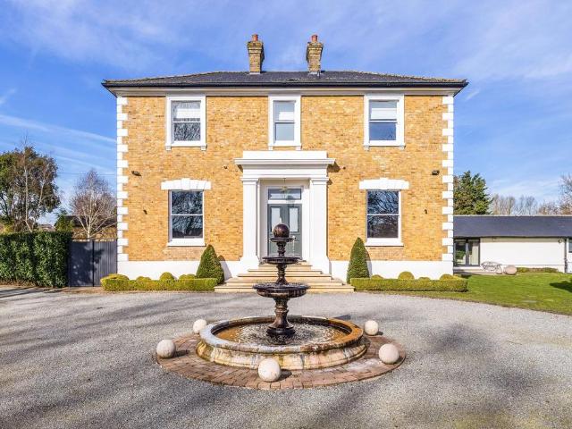 House for sale in Kings Hill, Colliers End