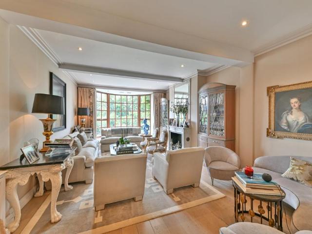 House for sale in Chelsea, Cat Hill