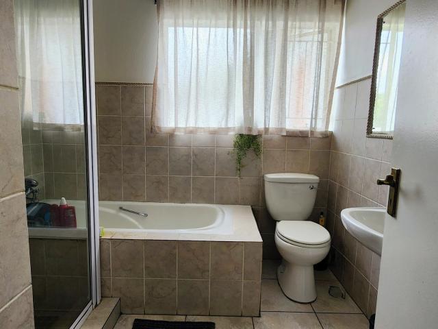 House for sale in Farrarmere, Ekurhuleni