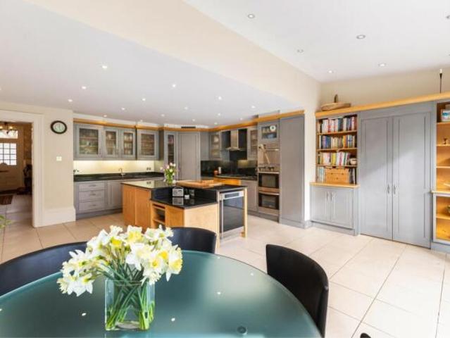 House for sale in Cat Hill