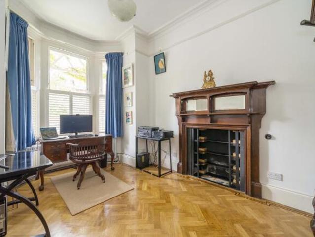 House for sale in Cat Hill