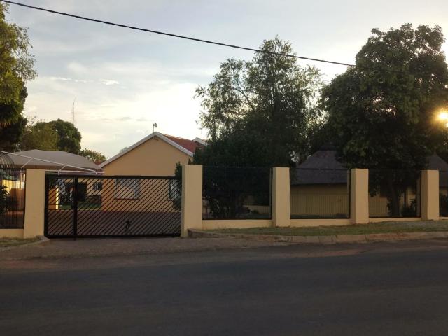 House for sale in Hartbeespoort Dam Nature Reserve, North West