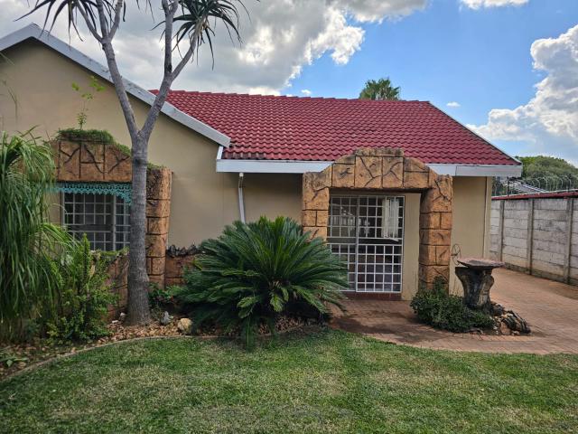 House for sale in Ifafi, Hartbeespoort Dam Nature Reserve
